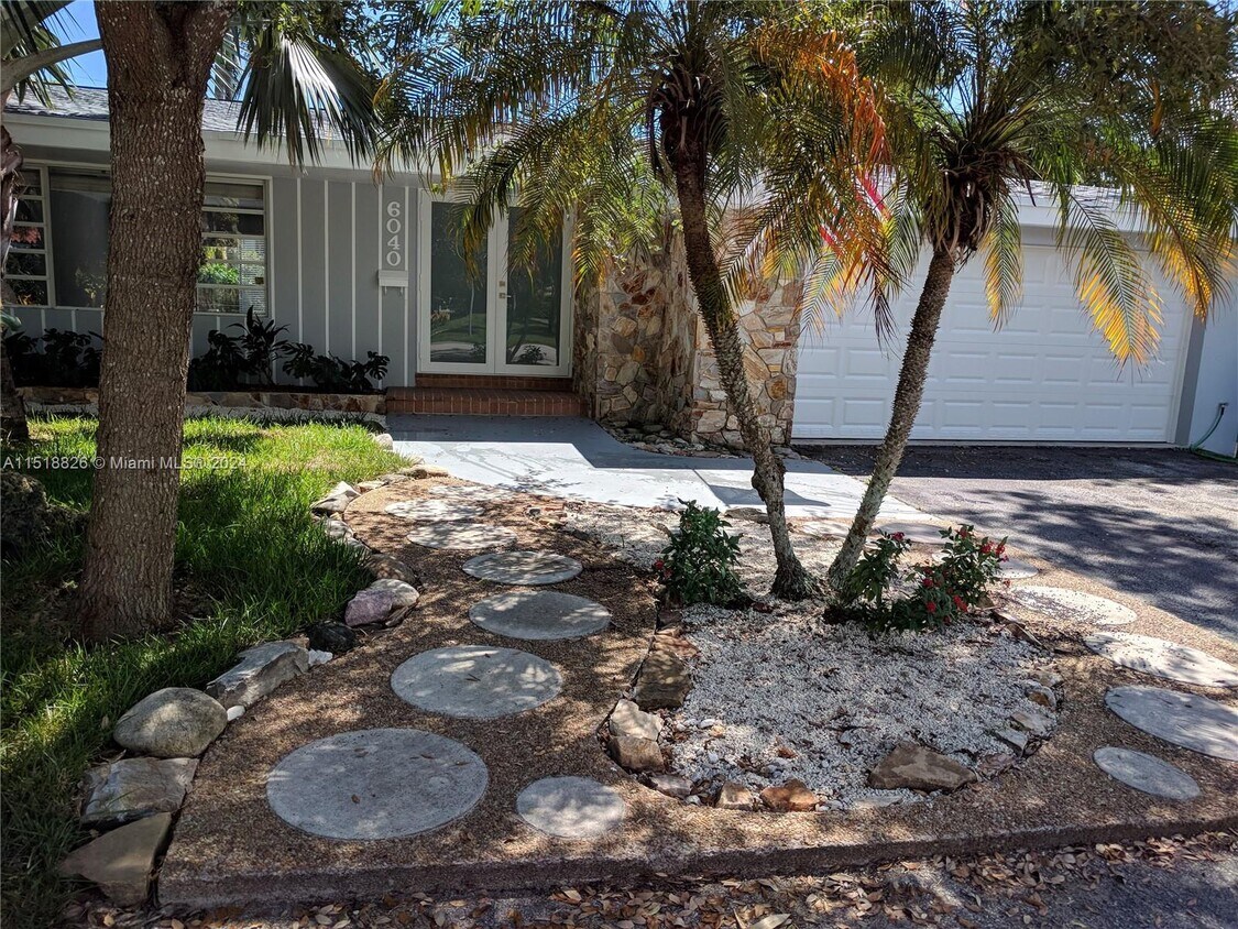 Primary Photo - 6040 SW 84th Street