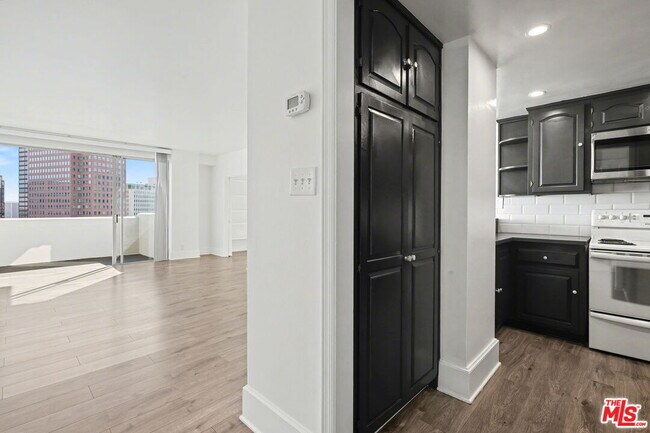 Foto del edificio - 969 Hilgard Ave