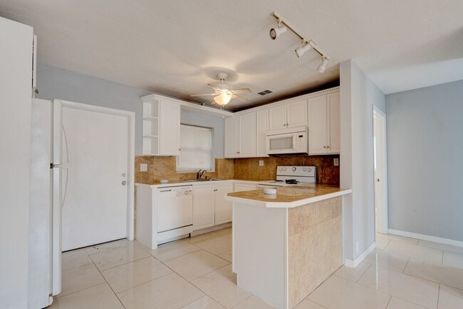 Building Photo - Updated East Delray Duplex | No HOA + Private Yard