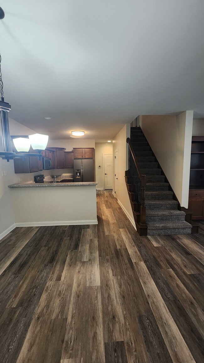 Building Photo - 1323 SE Birch Ln