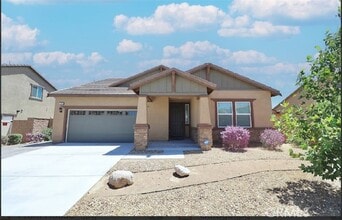 Building Photo - 11745 Sierra Rd