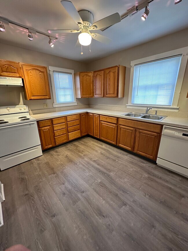 Foto del edificio - 163 Rhoda Ave