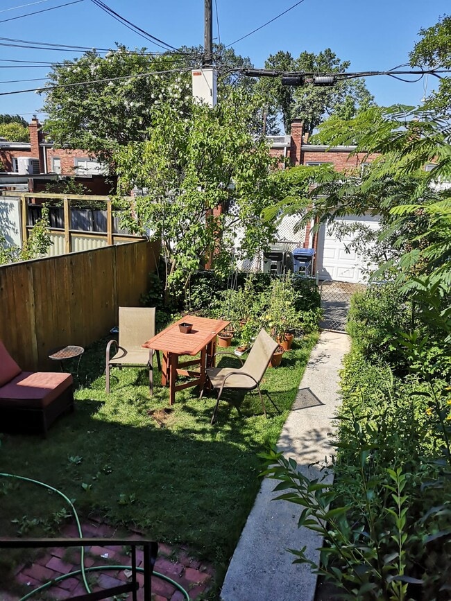 Building Photo - 2240 Observatory Pl NW