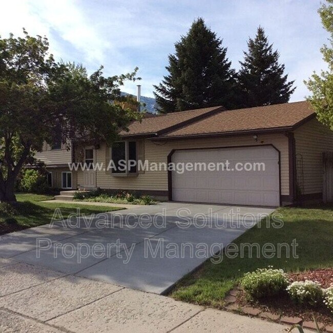 Building Photo - 2074 Newcastle Dr