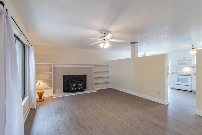 Foto del edificio - 2519 Elderberry Dr