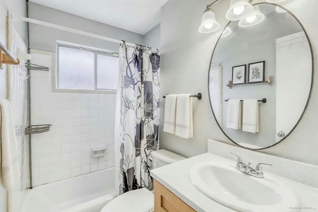 Photo - 13 W Donovan St House