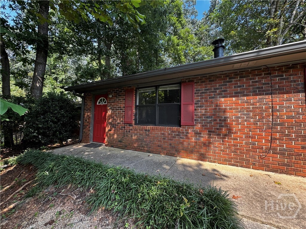 Building Photo - 1002 Sweetwater Cir