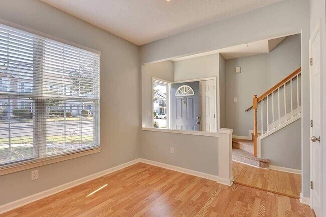Foto del edificio - 3 Bedroom Townhome off Pelham Road