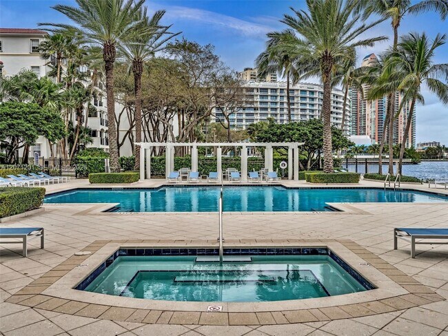 Foto del edificio - 3245 NE 184th St
