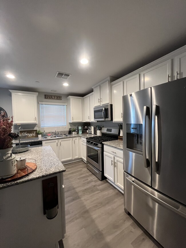 Building Photo - 4230 E Four Creeks Ct