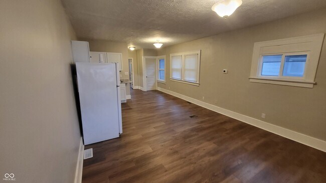 Foto del edificio - 3609 E Vermont St