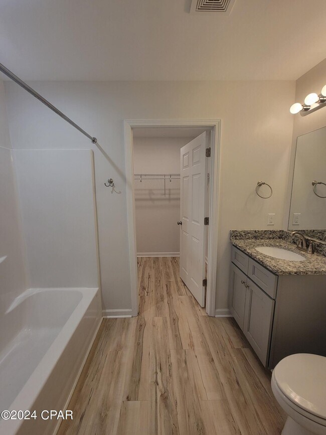 Foto del edificio - 2512 Shady Oak Ct