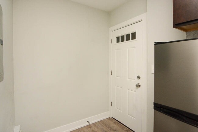 Building Photo - 434 W Belden Ave