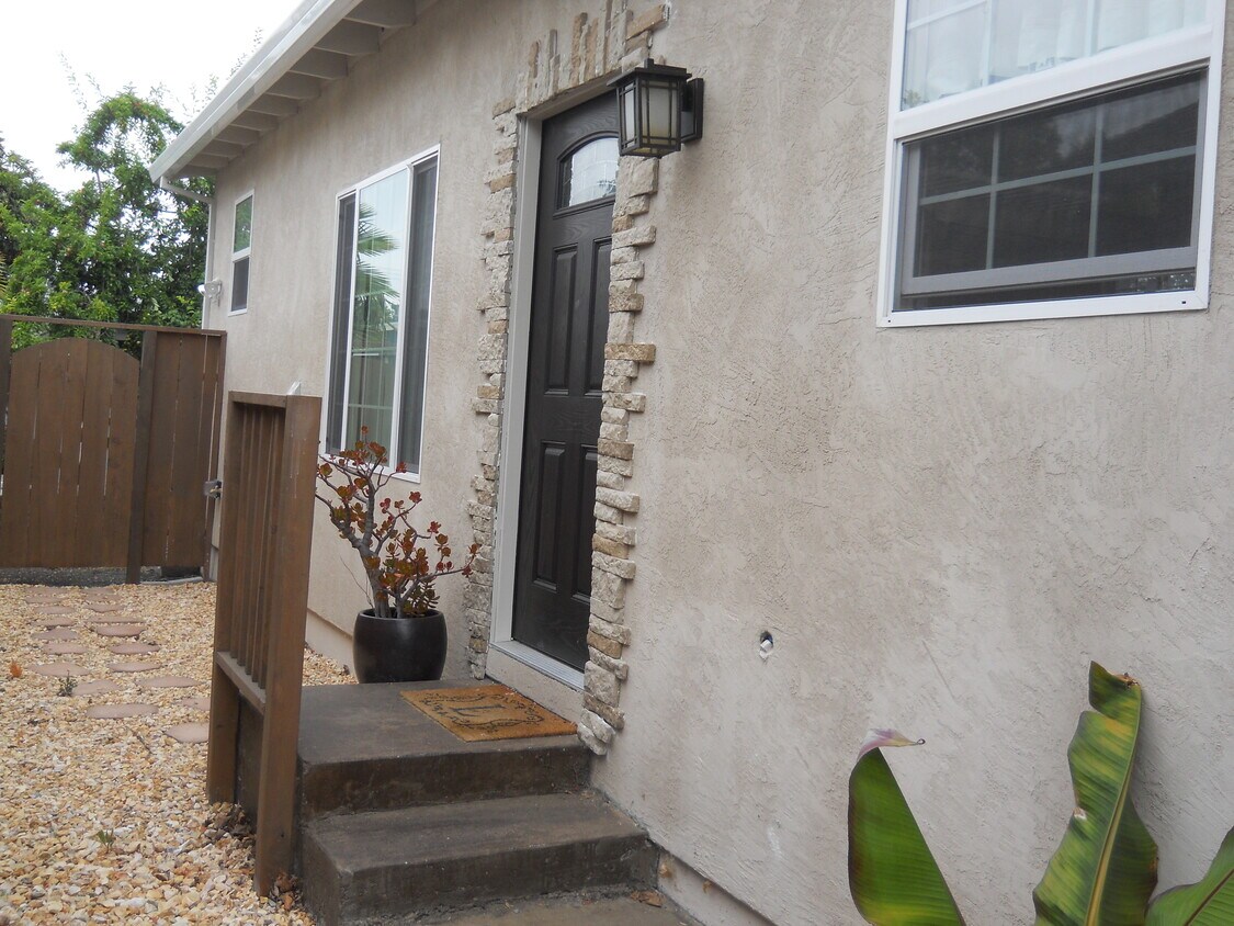 Primary Photo - 2853 El Sobrante St