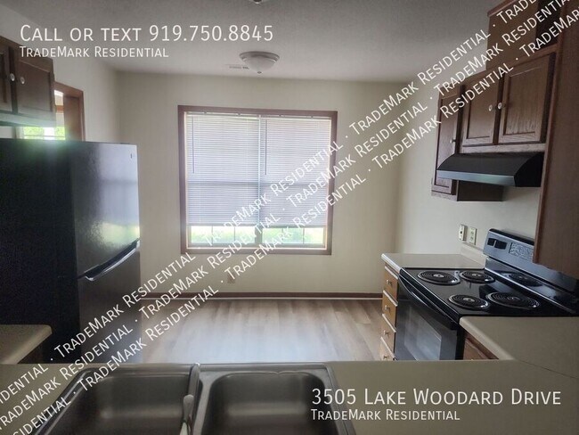 Foto del edificio - 3505 Lake Woodard Dr