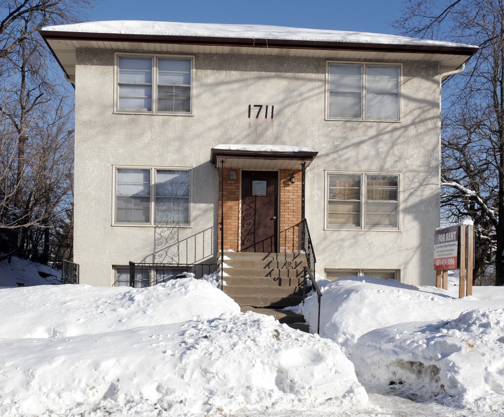 Building Photo - 1711 7th St E