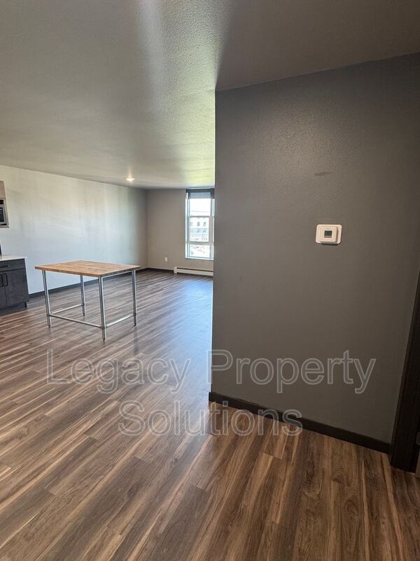Foto del edificio - 220 E Greenfield Ln
