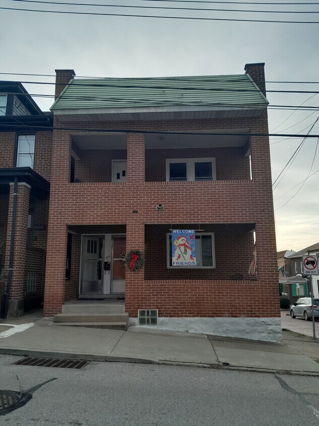 Primary Photo - 324 44th St