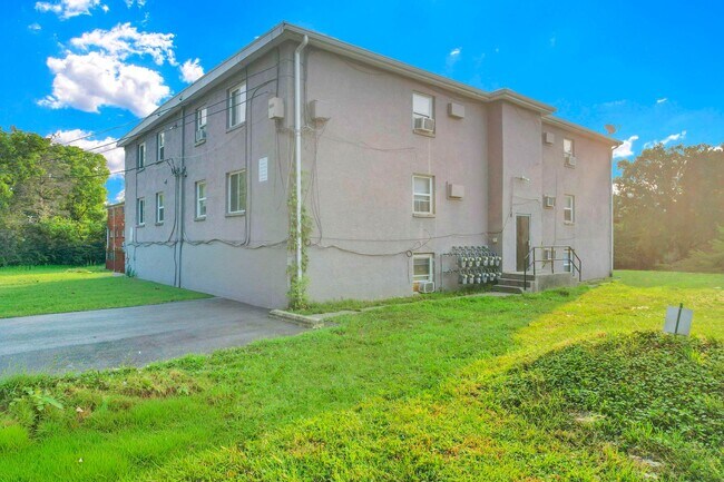 Building Photo - 1581 E Mound St
