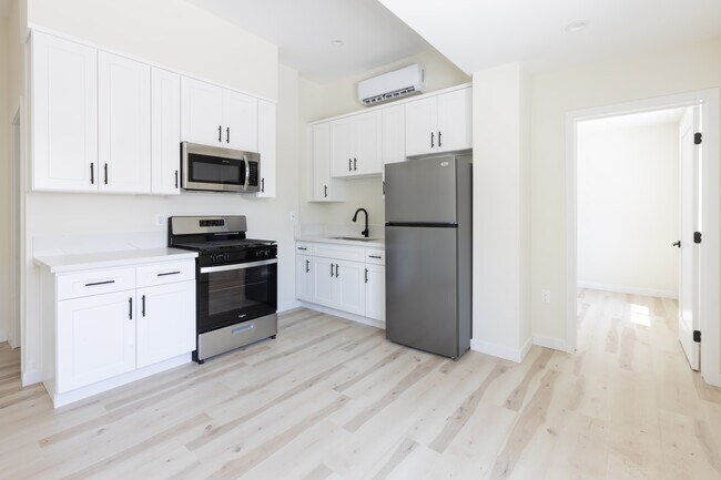 Foto del edificio - 400-402 Western Ave unit # F