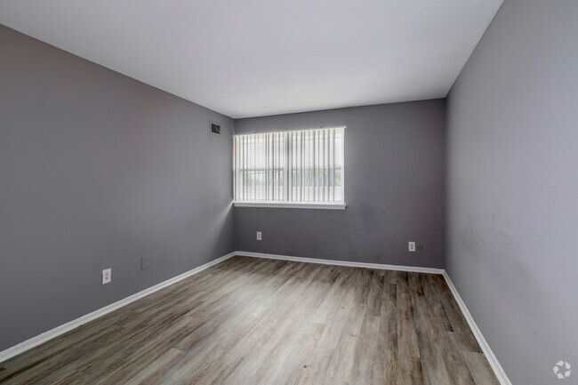 Bedroom - Franklin Square Townhomes