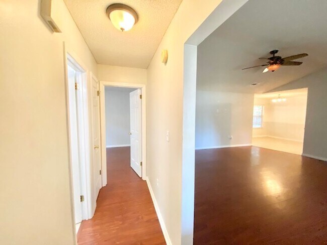 Foto del edificio - 164 Wright Cir