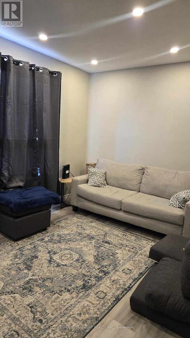 Photo du bâtiment - 37 Mericourt Rd