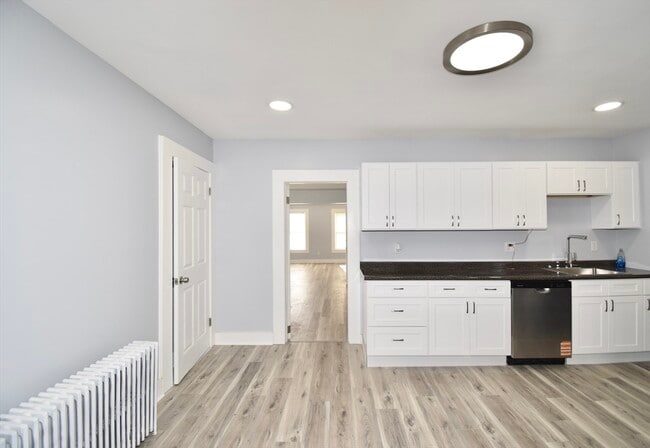 Building Photo - 30 Day St