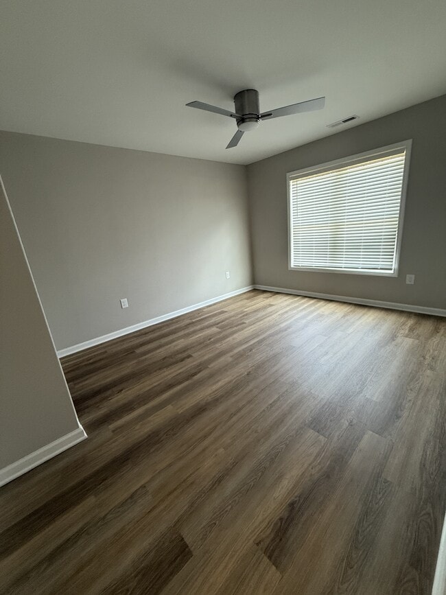 Building Photo - 102 Berkshire Cir