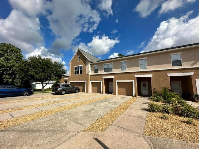 Building Photo - 4330 Tyler Cir N