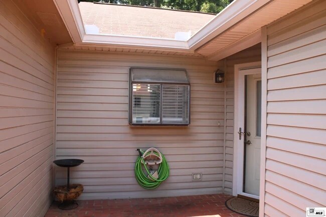 Foto del edificio - 110 Willow Branch Dr