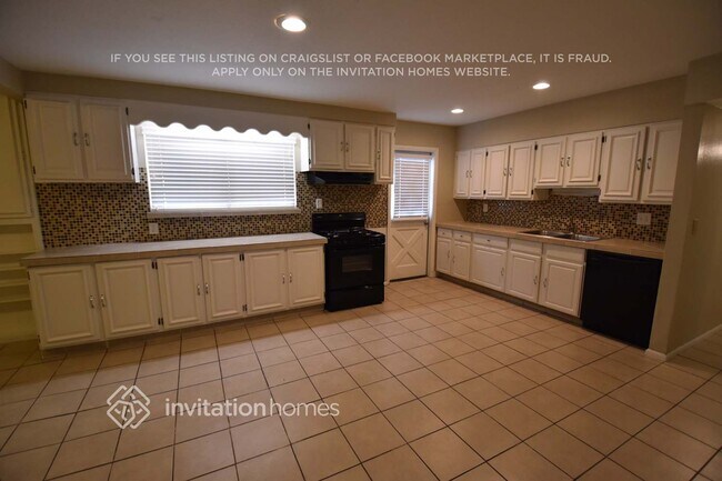 Building Photo - 1754 W 2nd St