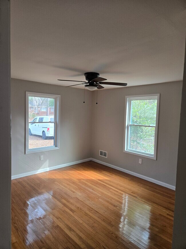 Foto del edificio - 365 W Pine St