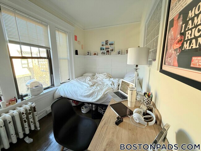 Building Photo - 452 Park Dr