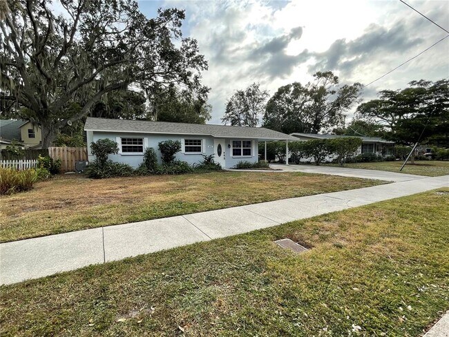 Building Photo - 2472 Hyde Park St