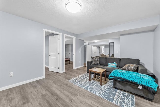 Building Photo - 124 Savanna Dr NE