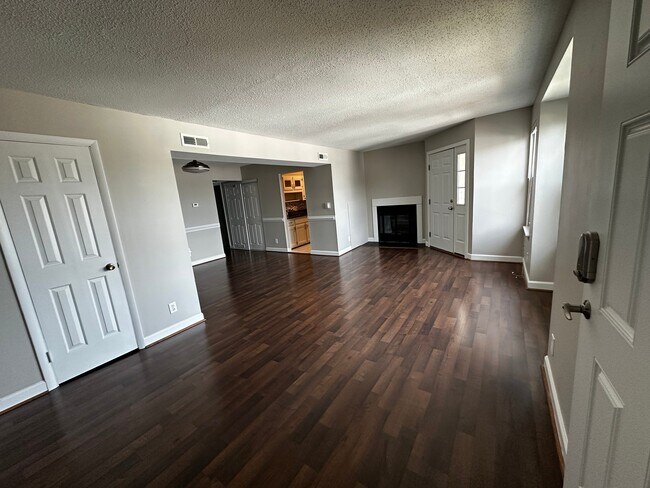 Foto del edificio - 2313 W Great Neck Rd