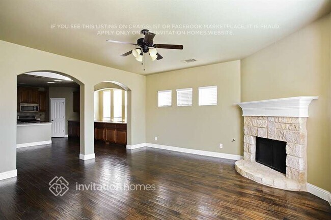 Foto del edificio - 1204 Litchfield Ln