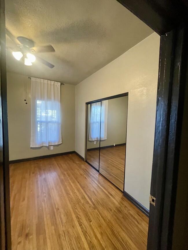 Foto del edificio - 1829 E 7th St