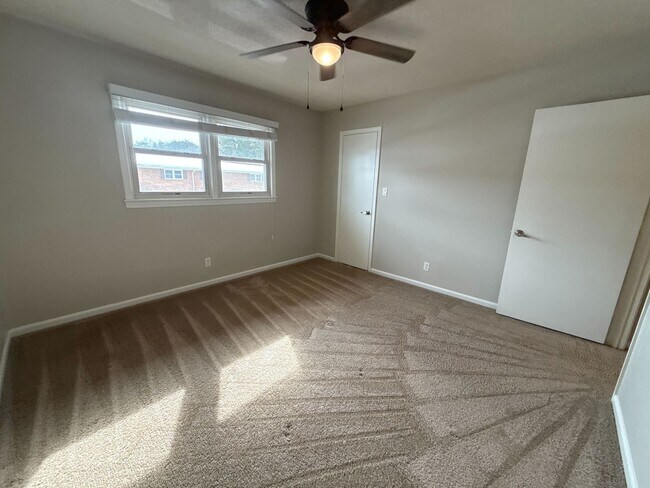 Foto del edificio - 121 Western Villa Dr