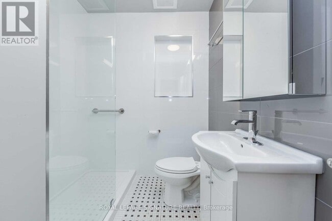 Building Photo - 1089 Broadview Ave