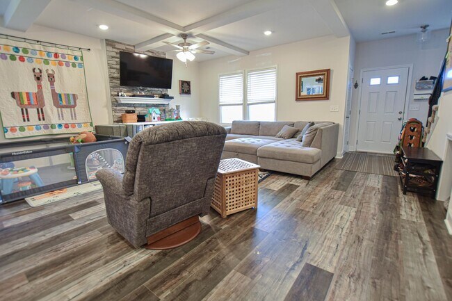 Building Photo - Pet Friendly Four Bedroom!