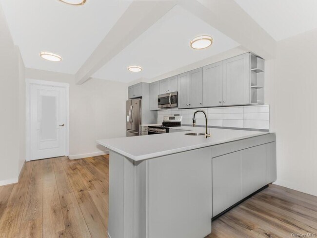 Foto del edificio - 3214 Johnson Ave