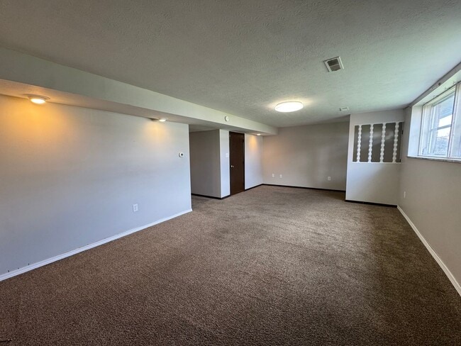 Building Photo - 2204 6th Ave