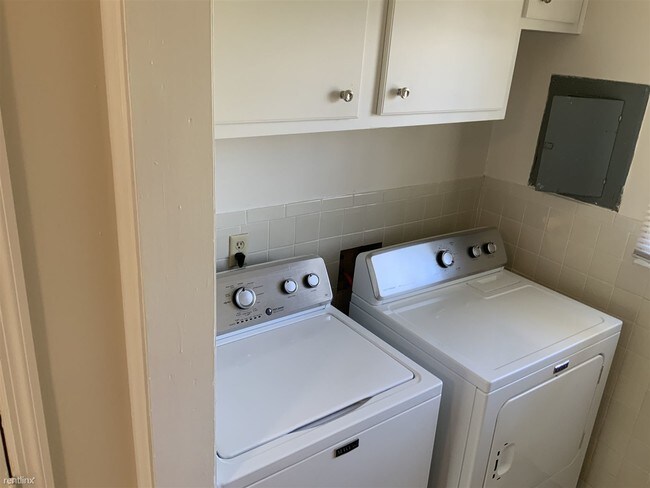 Foto del edificio - 2 br, 1 bath Duplex - Love’s Rentals