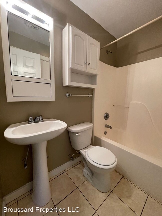 Building Photo - 3 br, 2 bath House - 220 St. George Street