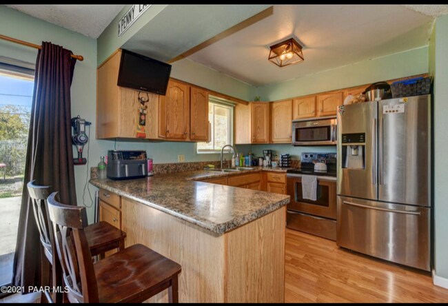 Building Photo - 2106 Kelmo Dr