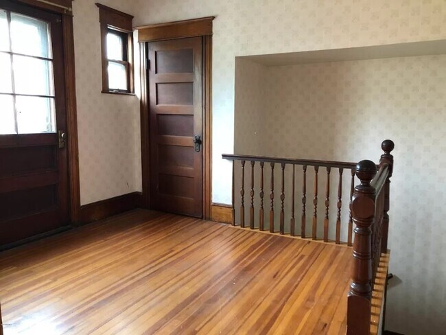 Foto del edificio - 446 Tyler St