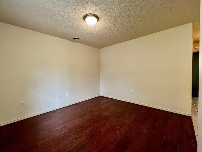Foto del edificio - 2308 N Raven Ln