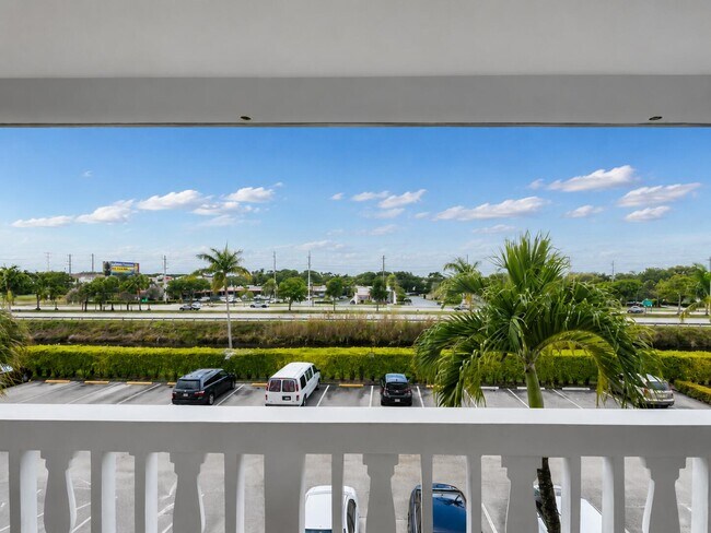 Foto del edificio - 9872 Marina Blvd